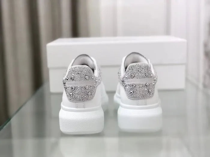 A - SNEAKERS