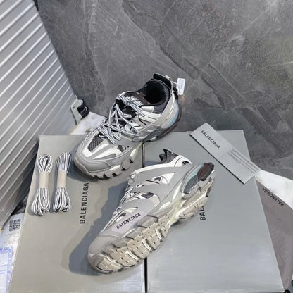 B - SNEAKERS