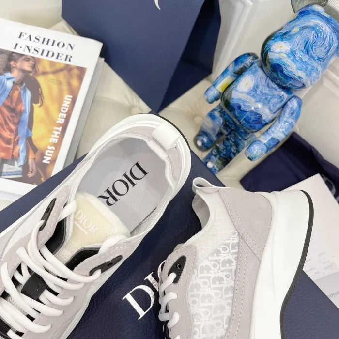 D - SNEAKERS