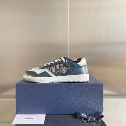 D - SNEAKERS
