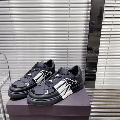 V - SNEAKERS