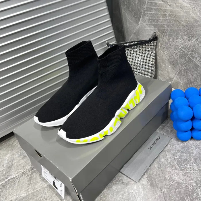 B - SNEAKERS