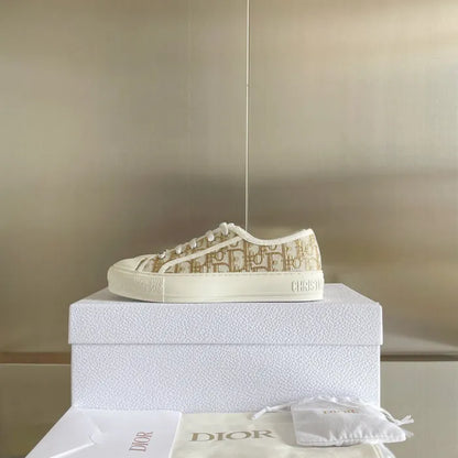 D - SNEAKERS