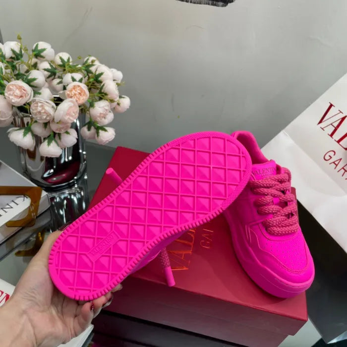 V - SNEAKERS