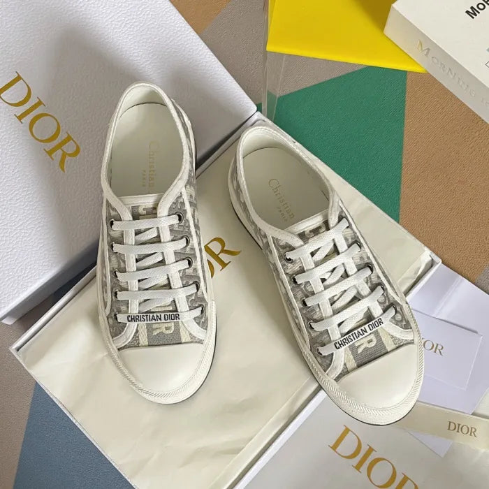 D - SNEAKERS
