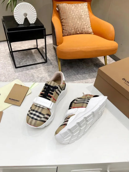 B - SNEAKERS