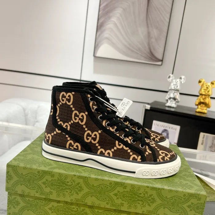 SNEAKERS 02