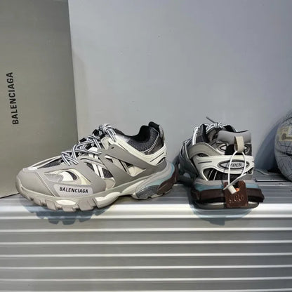 B - SNEAKERS