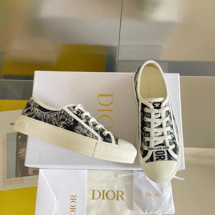D - SNEAKERS