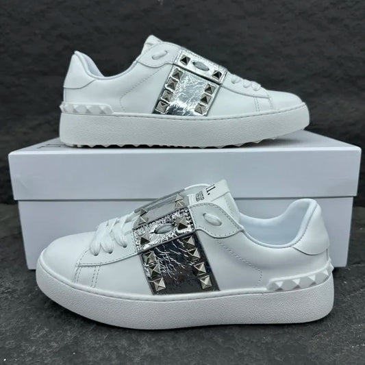 V - SNEAKERS