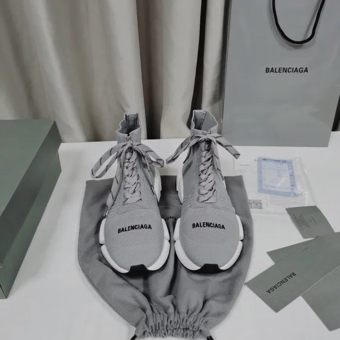 B - SNEAKERS
