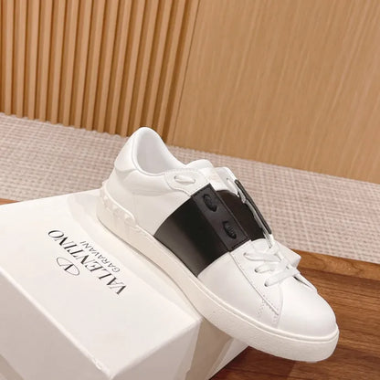 V - SNEAKERS