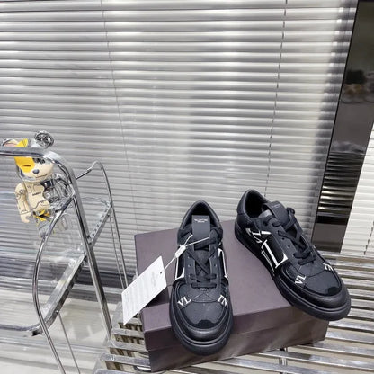V - SNEAKERS