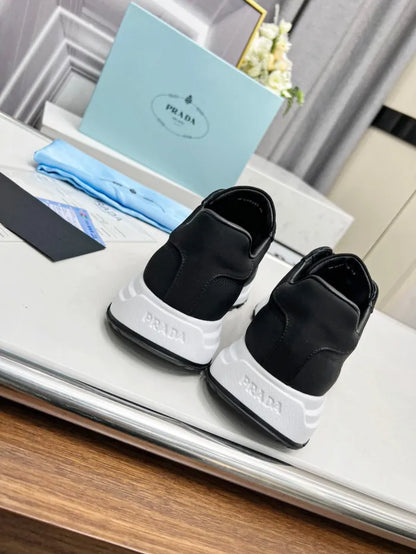 P - SNEAKERS