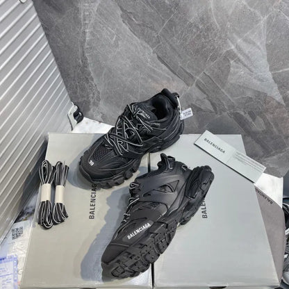 B - SNEAKERS