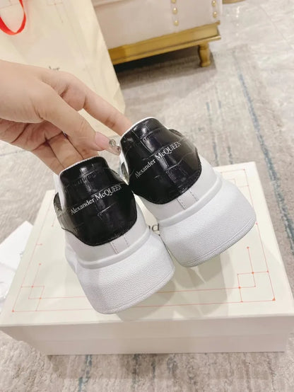 A - SNEAKERS