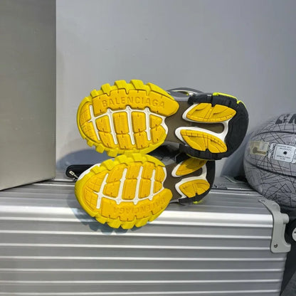 B - SNEAKERS