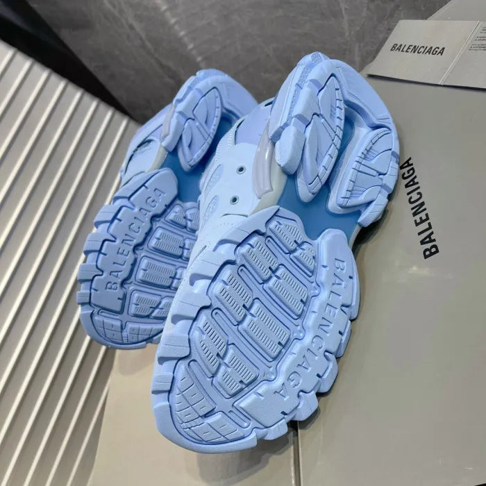 B - SNEAKERS