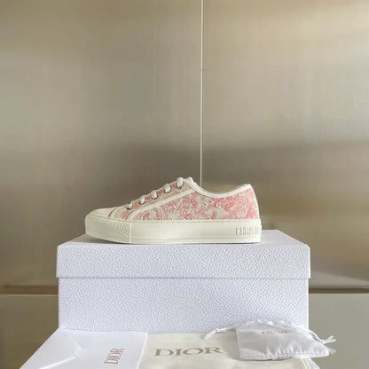 D - SNEAKERS
