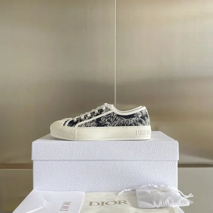 D - SNEAKERS