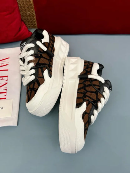 V - SNEAKERS