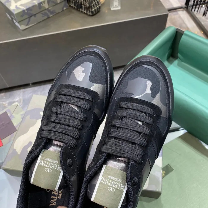 V - SNEAKERS
