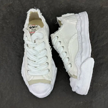A - SNEAKERS