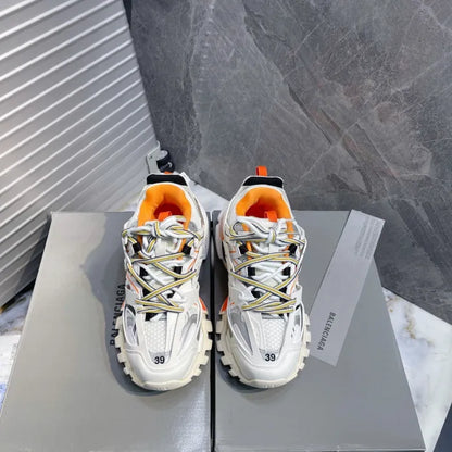 B - SNEAKERS