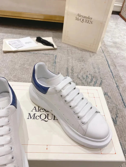 A - SNEAKERS