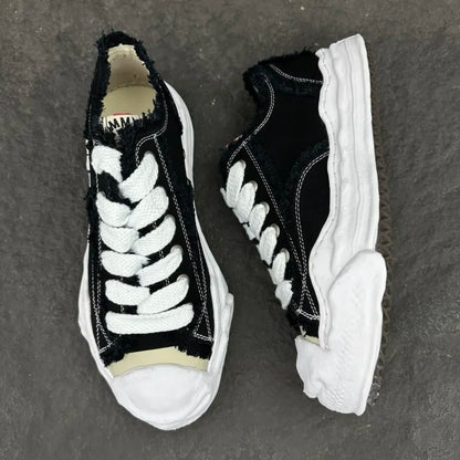 A - SNEAKERS