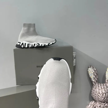 B - SNEAKERS