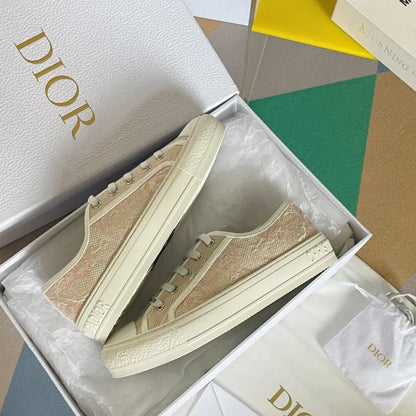 D - SNEAKERS
