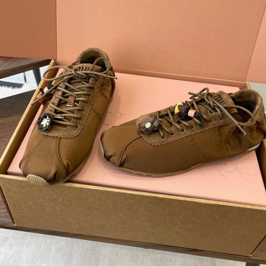 M-Sneakers