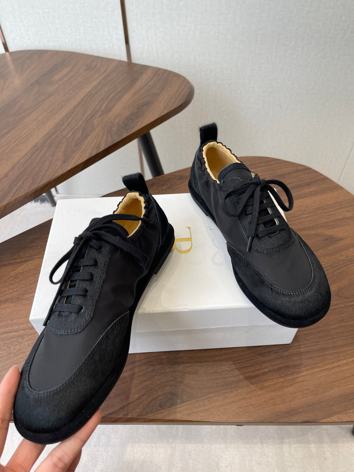 T-Sneakers