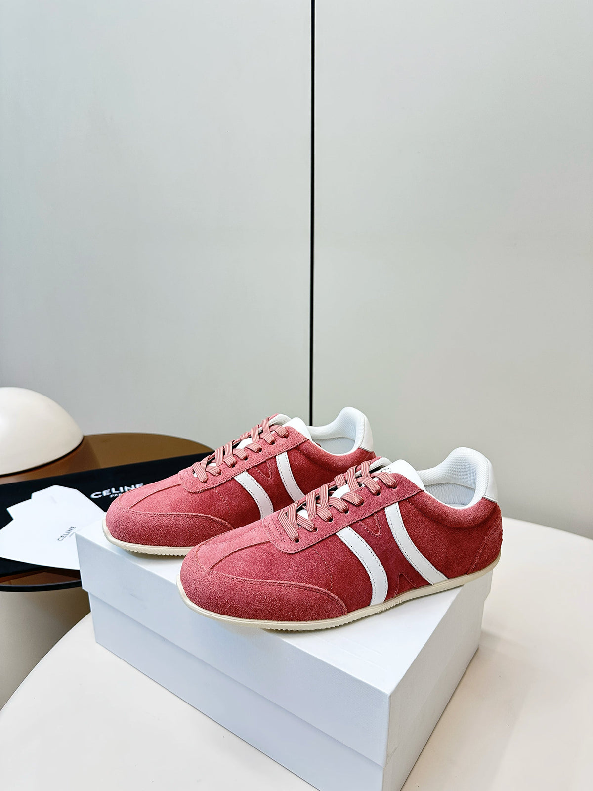 S-Sneakers