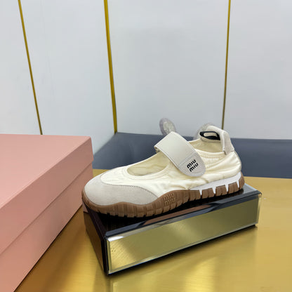 M-Sneakers