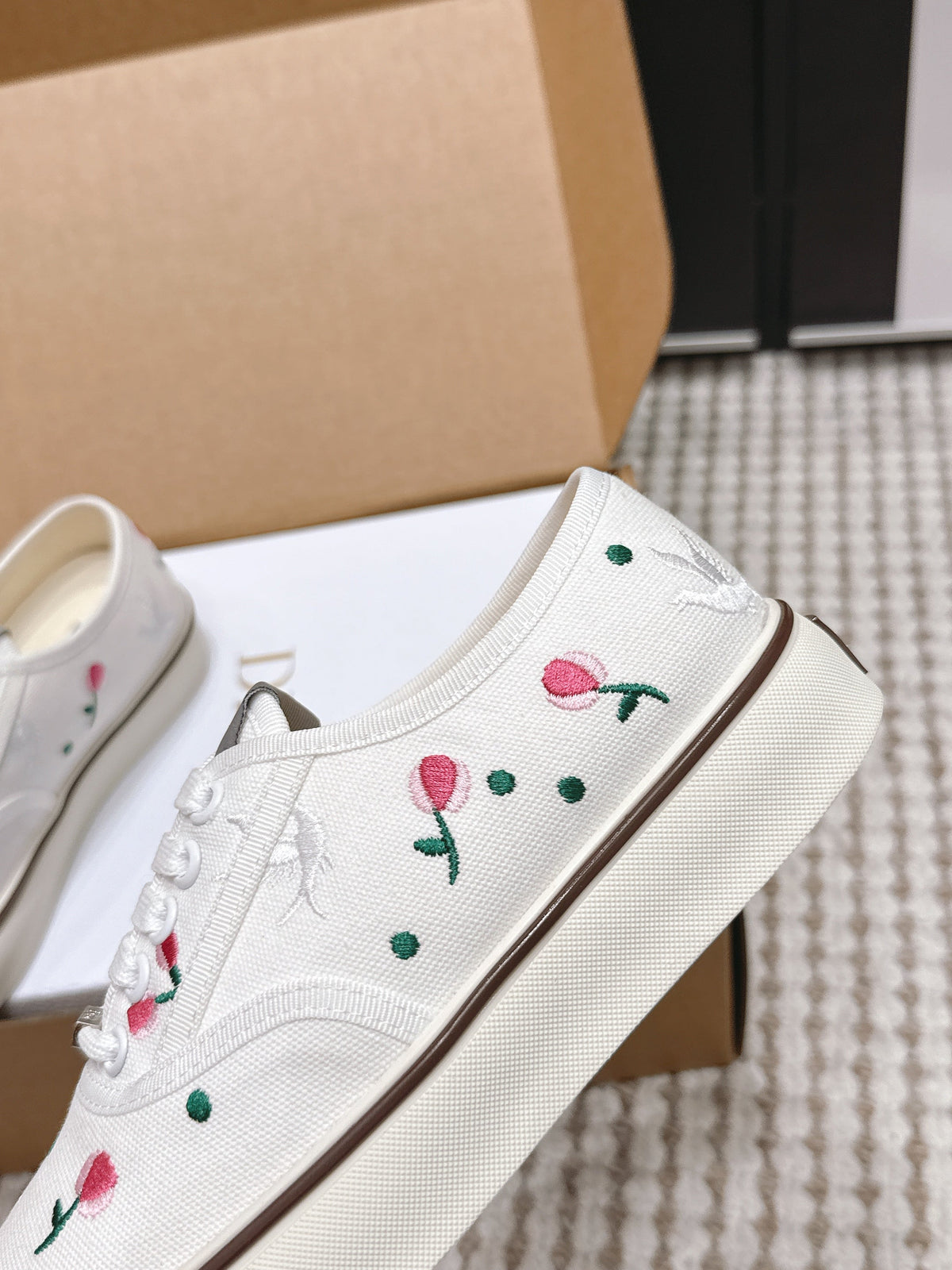D-Sneakers