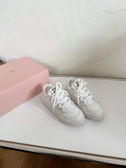 M-Sneakers