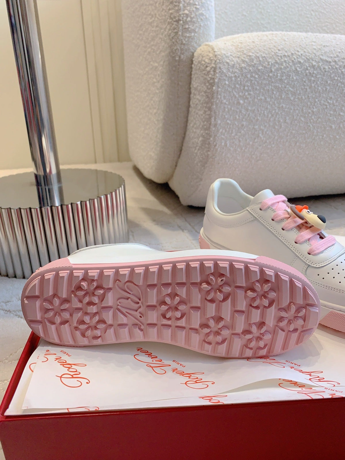 R-Sneakers
