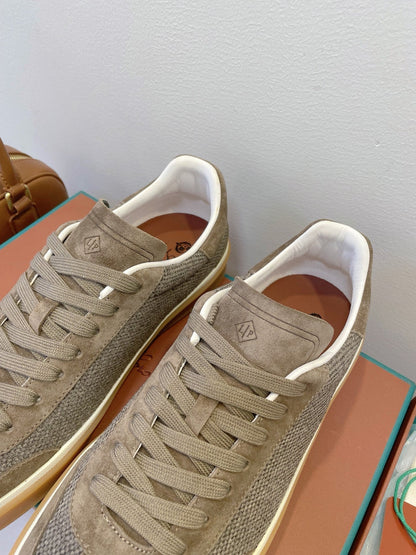 L-Sneakers