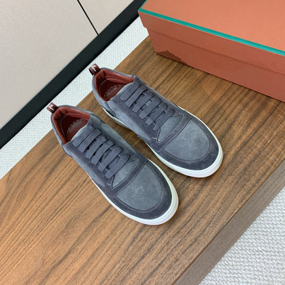 L-Sneakers