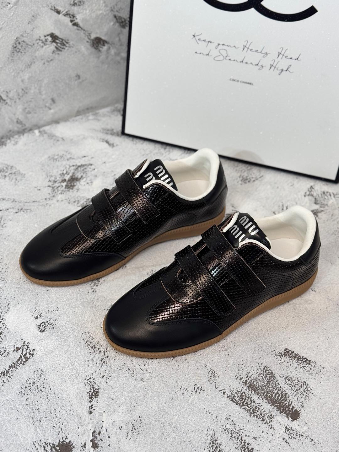 M-Sneakers