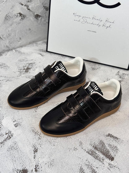 M-Sneakers