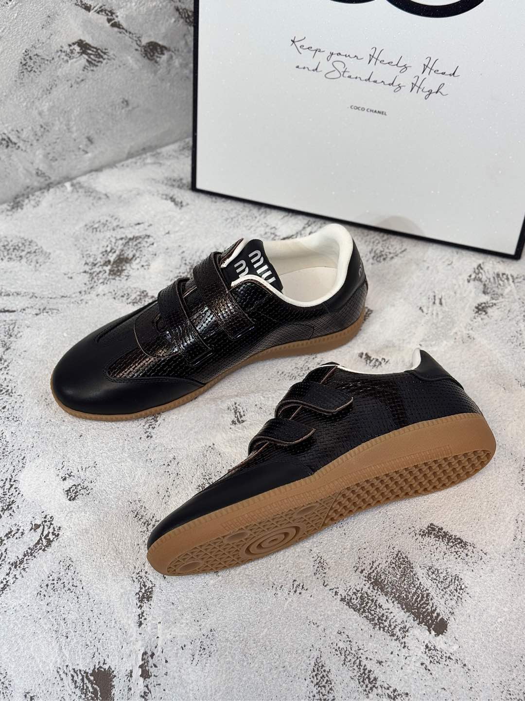 M-Sneakers