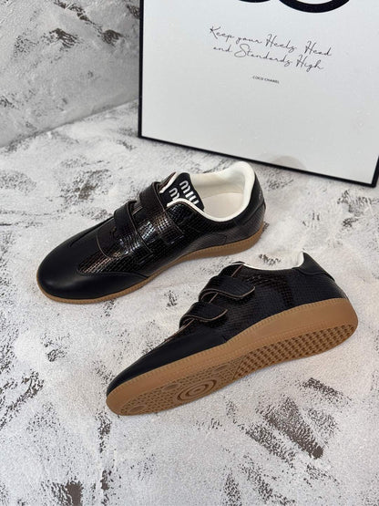 M-Sneakers