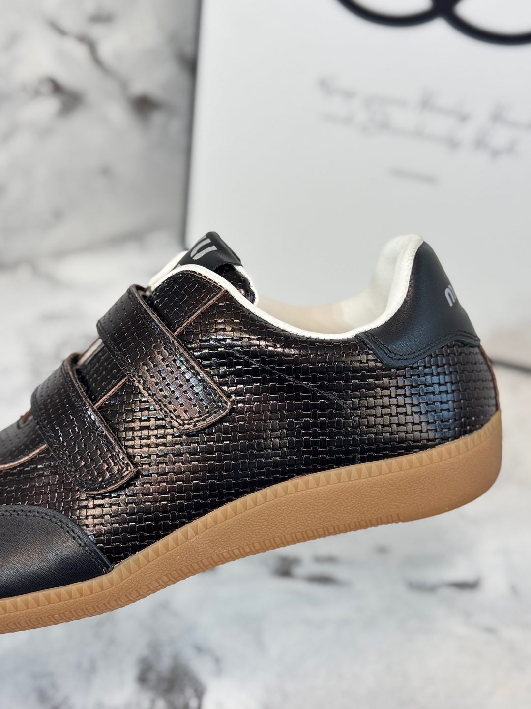 M-Sneakers