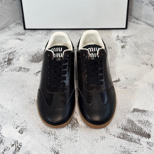 M-Sneakers