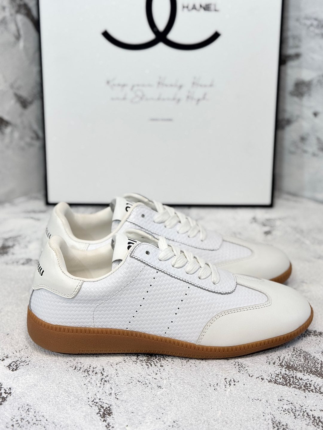 M-Sneakers