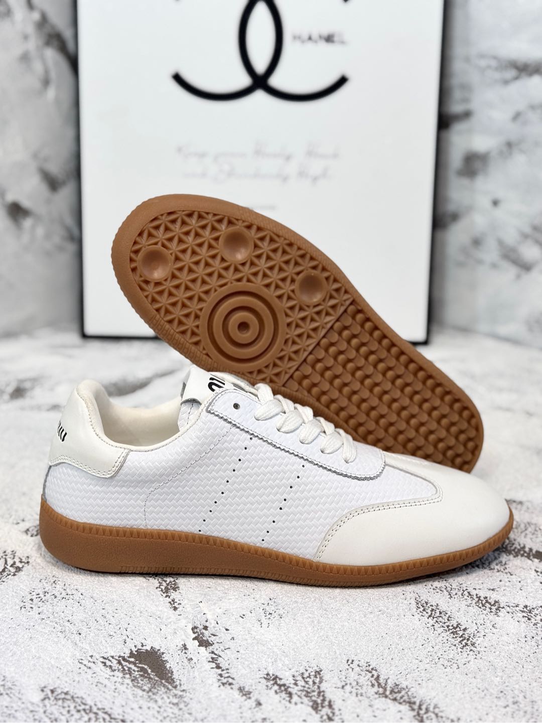 M-Sneakers
