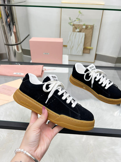 M-Sneakers